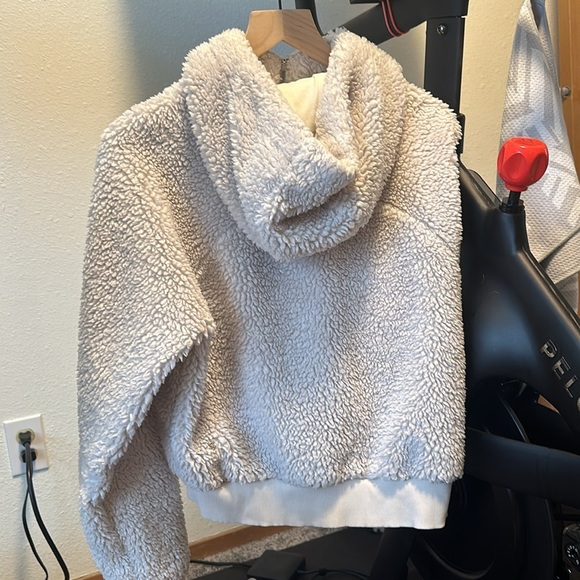 Lululemon Scuba Cozy - women’s size 6 - Picture 2 of 5